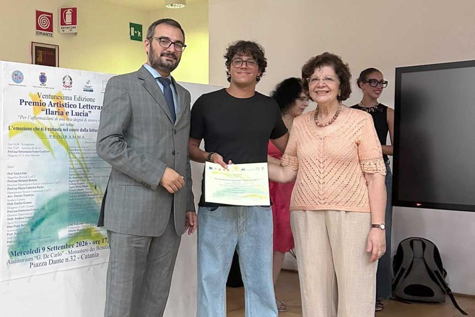 In foto Gabriele Crisci, premiato per la sezione Racconto (1° posto) e per la sezione Poesia (2° posto)